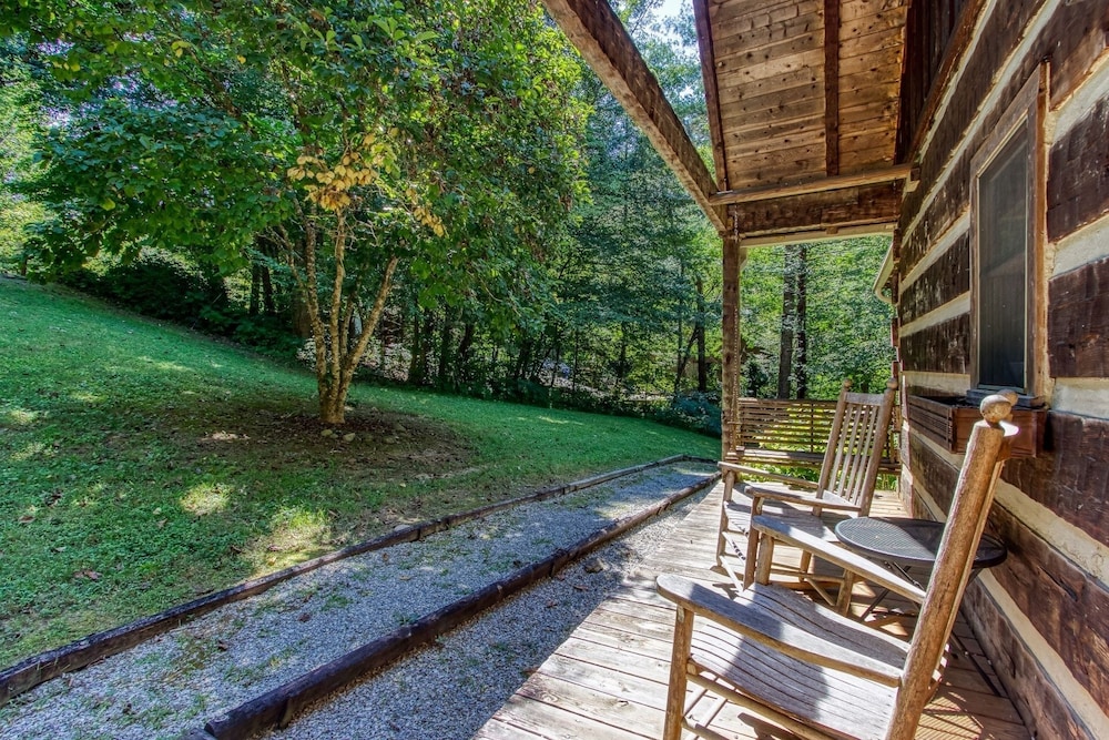 Valhalla - Private Rustic Getaway 2 Bedroom Cabin by RedAwning view 3