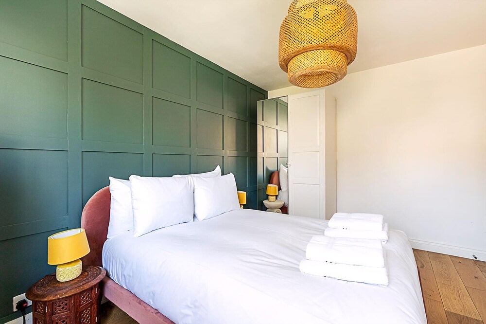 Stylish Islington Garden Flat Sleeps Four