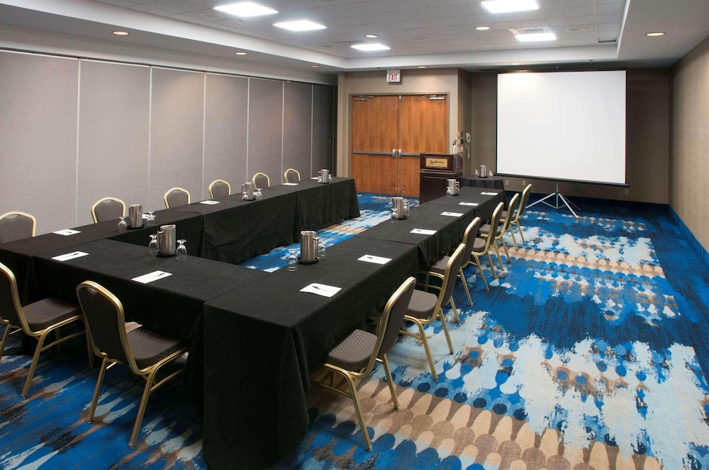 Green Bay Vacations - Oneida Casino Hotel - Property Image 3