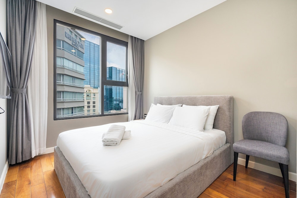 The Rixx Madison Tower With Pool and Gym