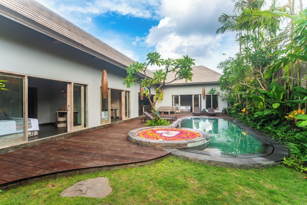 Luxury-Sang Villa-Central Sanur