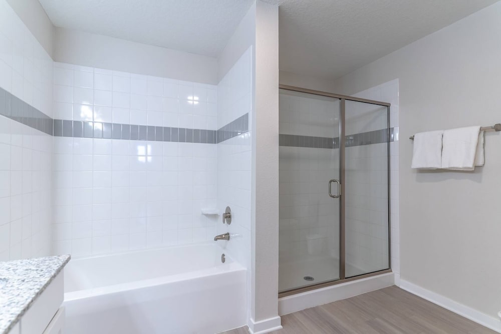 4012 Vista Cay