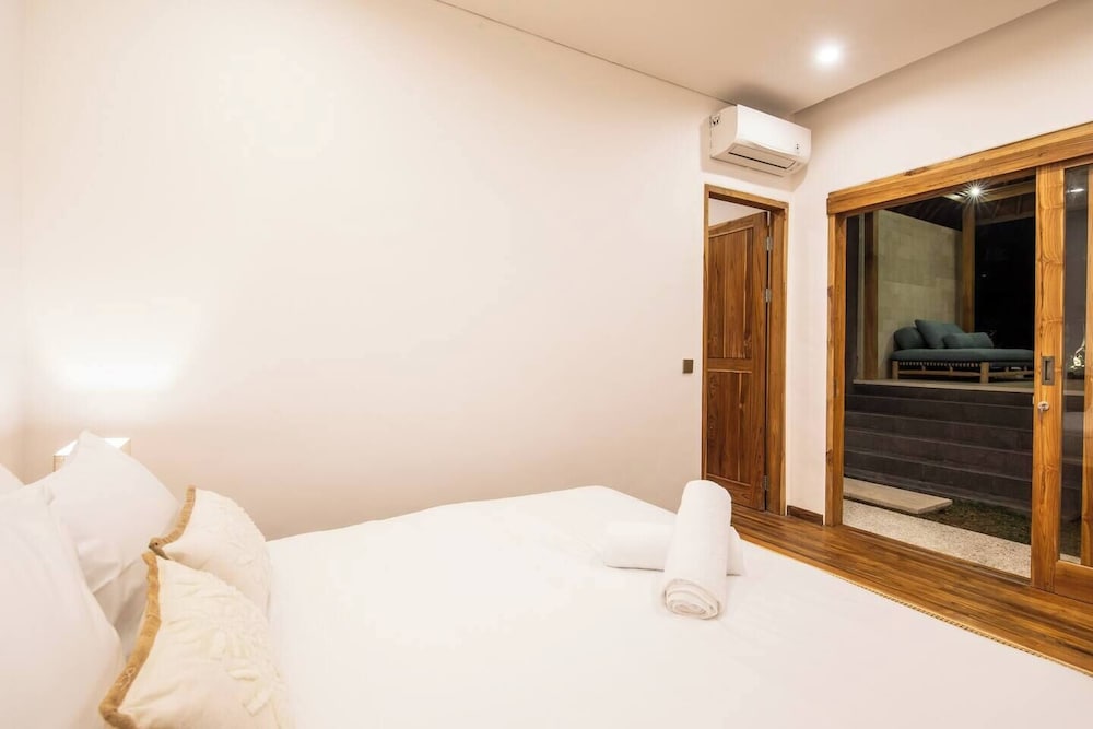 Luxurious 6 BR With Sea View, 5 Mins to Savaya