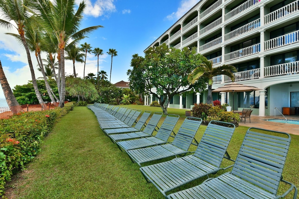 Lahaina Shores #425 Studio Bedroom Condo by RedAwning view 5