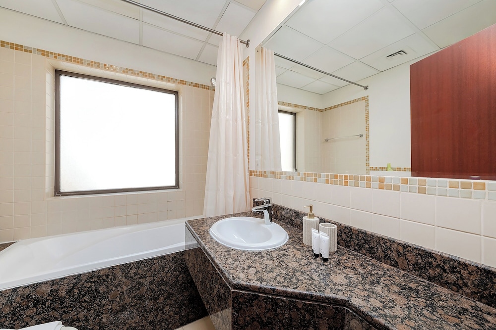 Excellent 1bdr at Bahar 6