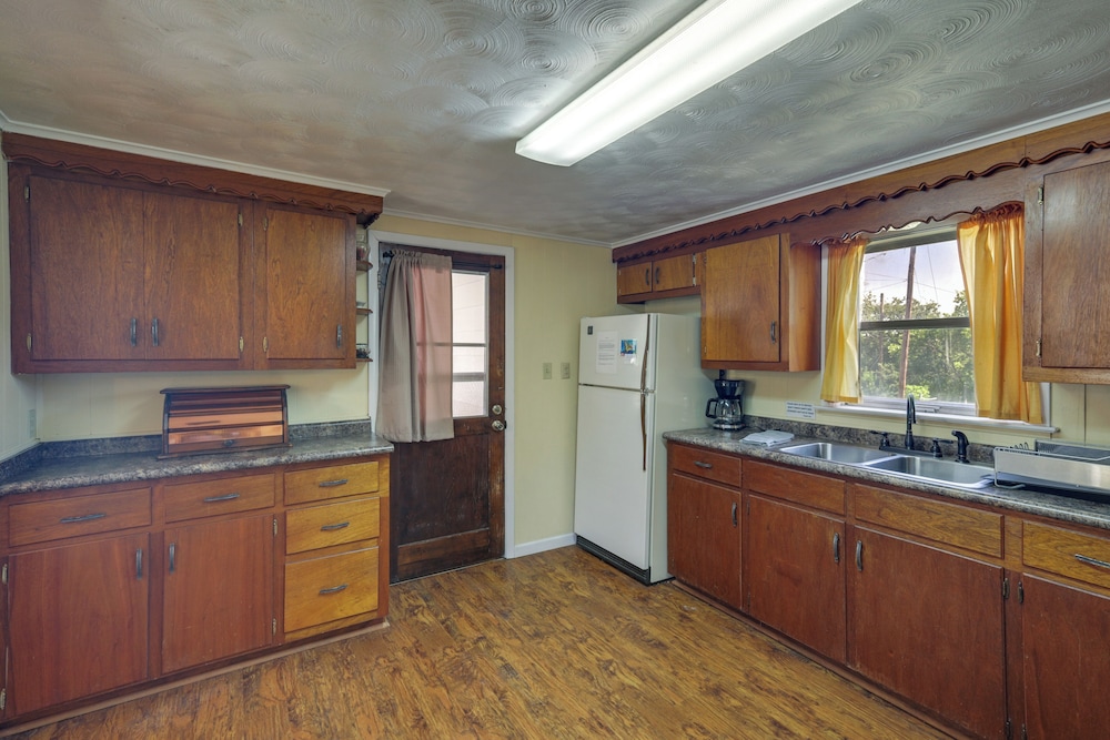 Hike From Your Door! Pet-friendly Whitney Home