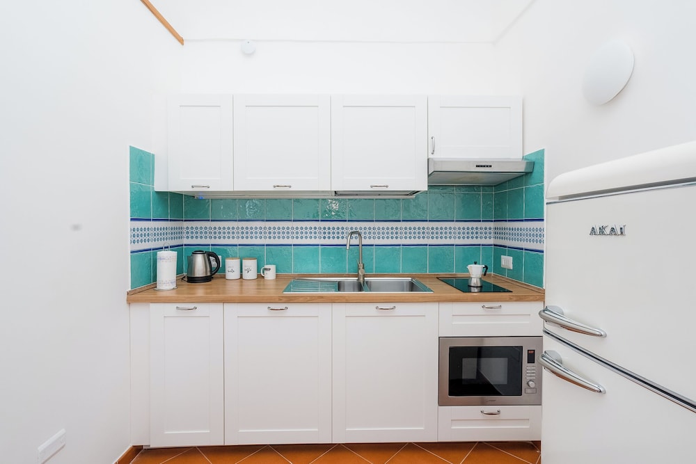 DIPINTO APARTMENTS