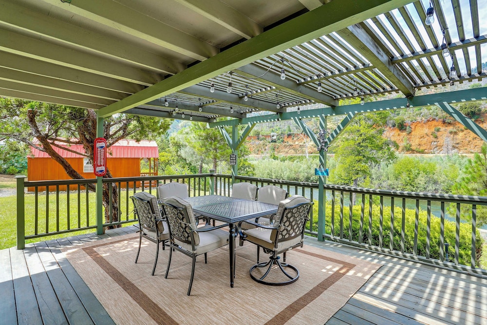 Scenic Riverfront Escape w/ Sauna in Junction City