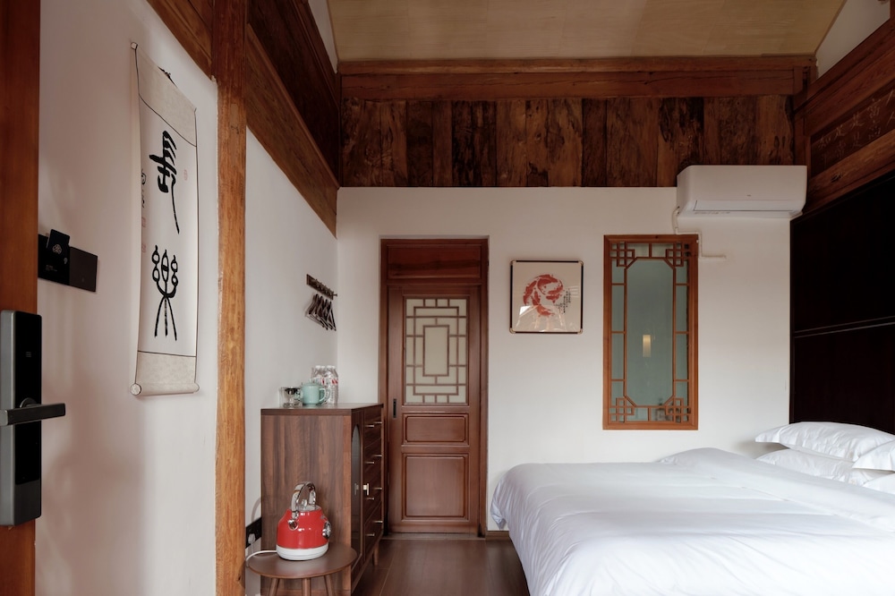 Shaxi Ancient Town Chang Le Li Chinese Courtyard Hotel