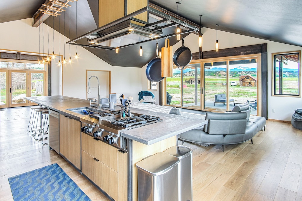 Stunning 14er Views! Private 6-acre Salida Retreat