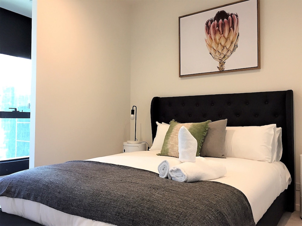 ReadySet Apartments on Southbank Boulevard