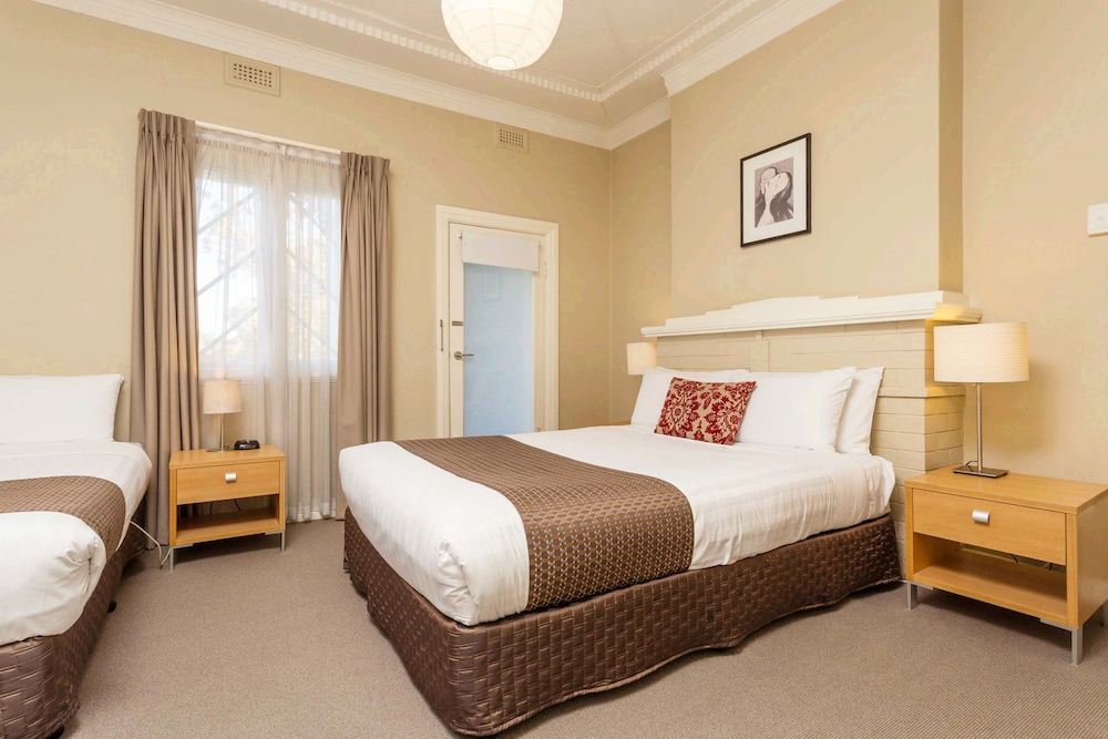 Globe Apartments