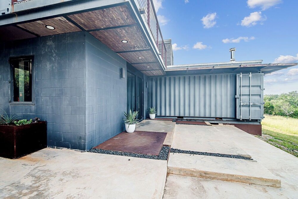 Luxury Hill Country Container Home - Near Alamo Springs Cafe