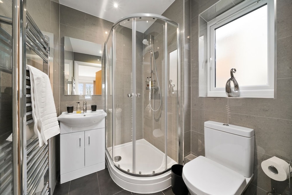 Heathrow Living Serviced Apartments by Ferndale