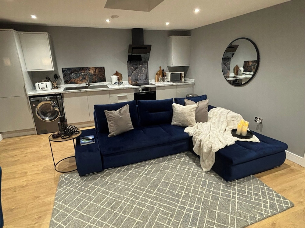 Sheffield-apartment-sleeps4-parking-hottub