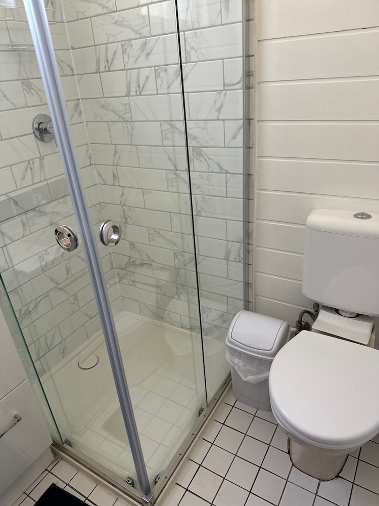 Charming 3 Bedroom Home in Garran, Perfect for Families and Groups
