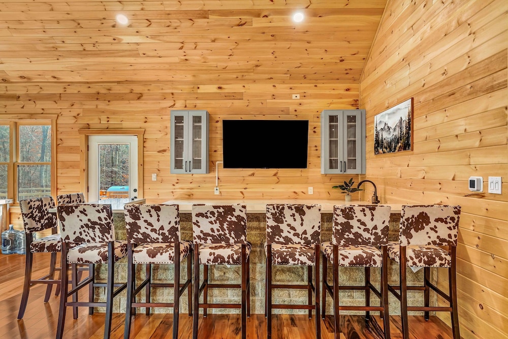 Grand Timber by Avantstay Indoor Pool Sauna Sports Court Game Room More