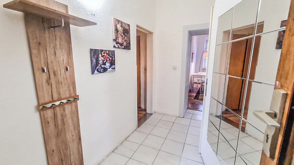 Budget 2BR Apartment Near Stadthalle