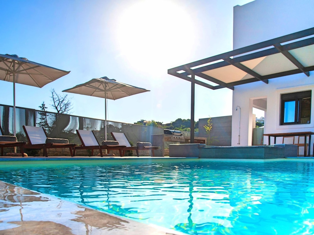2 new Villas With Heated Pool, Rent Separately or Together at Kournas Lake photo 3