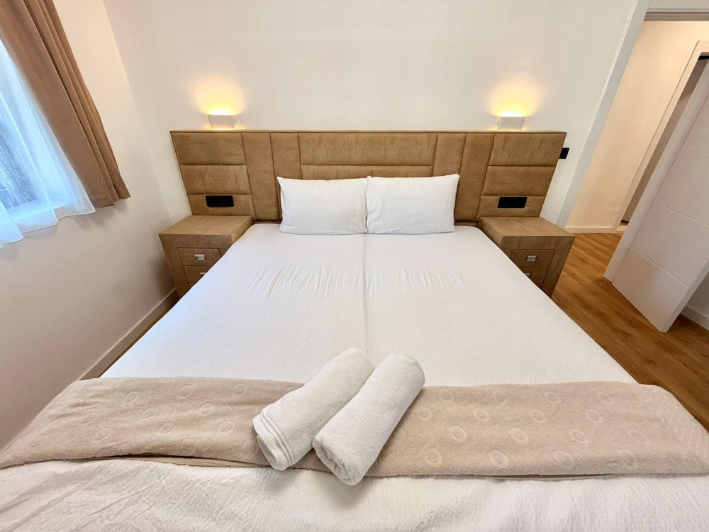 Lunamare Apartments