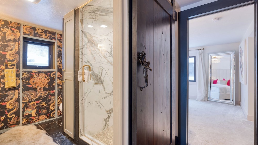Walk to Park City Mountain Ski Resort & Main St The Safe House by Avantstay