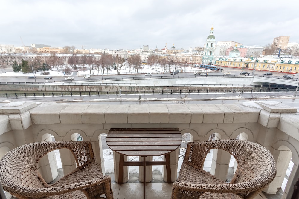 Kotelnicheskaya Royal Tower
