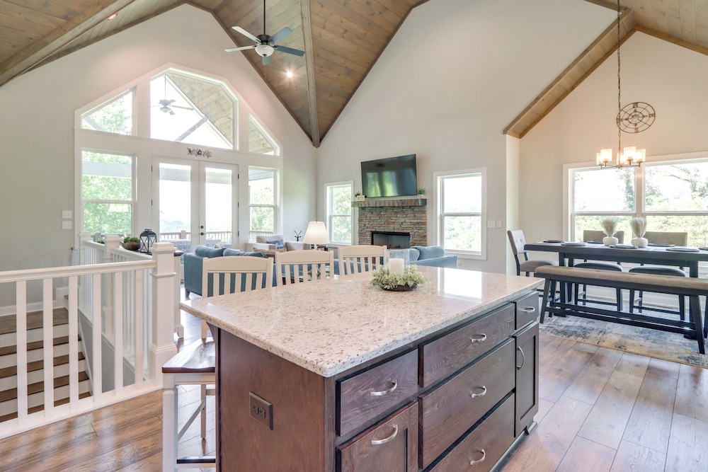 Cozy Blue Ridge Cabin: Game Room & Mountain Views
