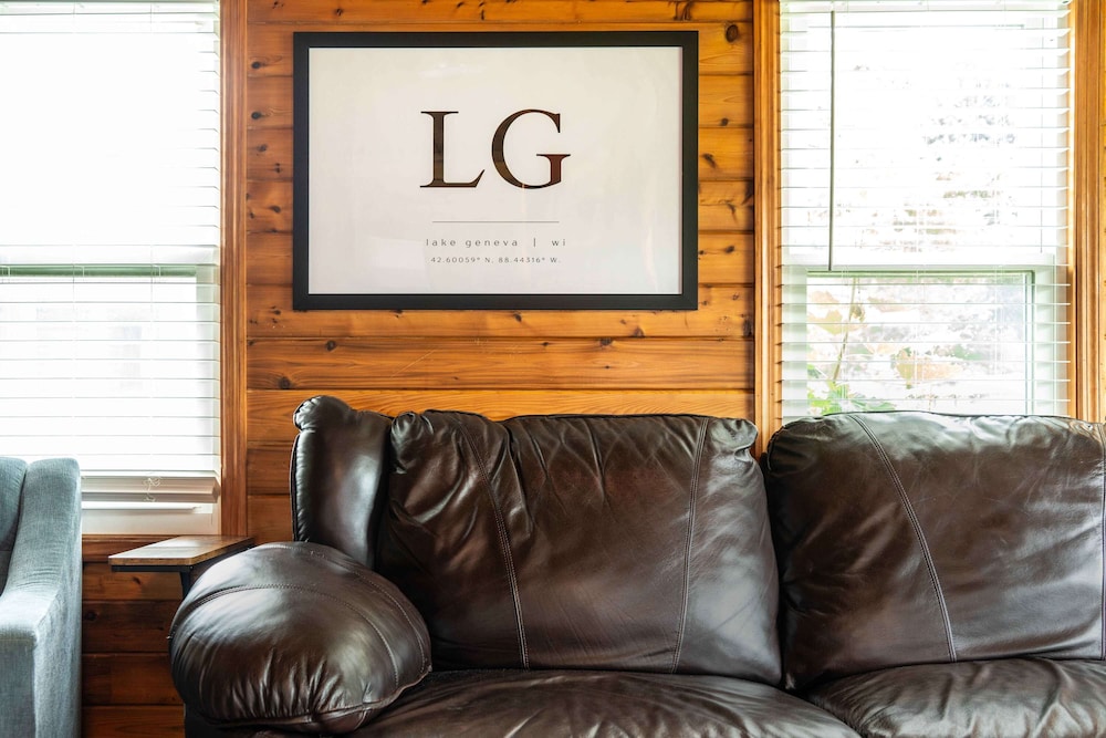 Pet Friendly Lake Geneva Getaway for 6!