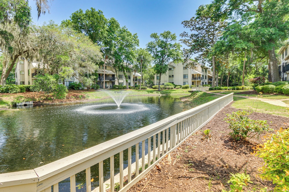 Walk to Beach: Bright Hilton Head Island Villa!