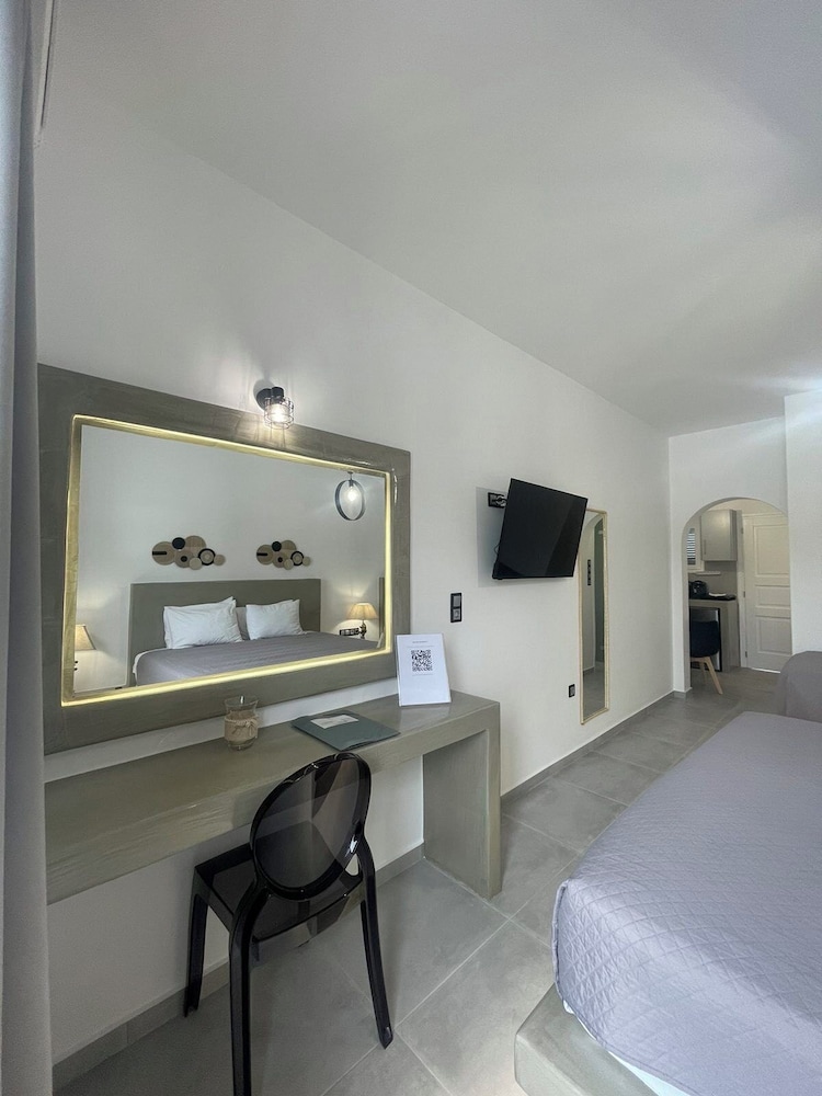 Zoumis Residence