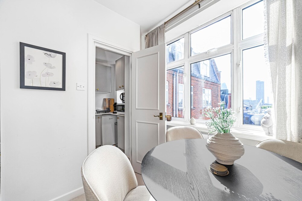 Chic Flat With Stunning City Views