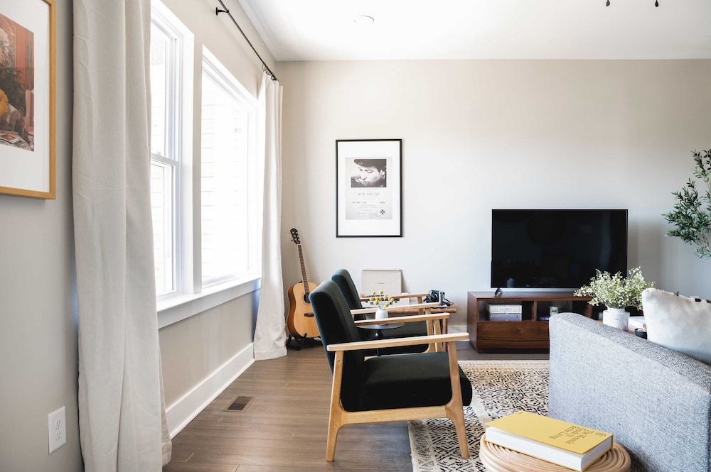 8 Nashville Homes w/ 21 Bedrooms, 21 Baths & Space for 74, Just Minutes From Broadways Nightlife, Dining, and Music Scene Cherokee by Avantstay