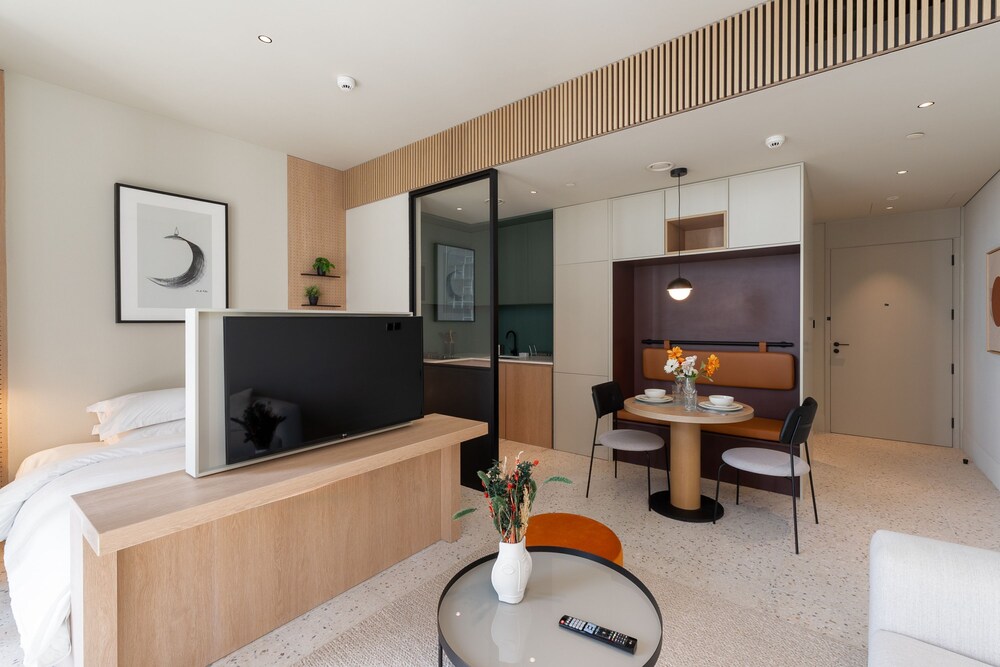 Business Bay Trendy Studio w Pool and Gym
