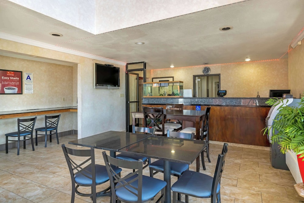 Econo Lodge Moreno Valley view 3
