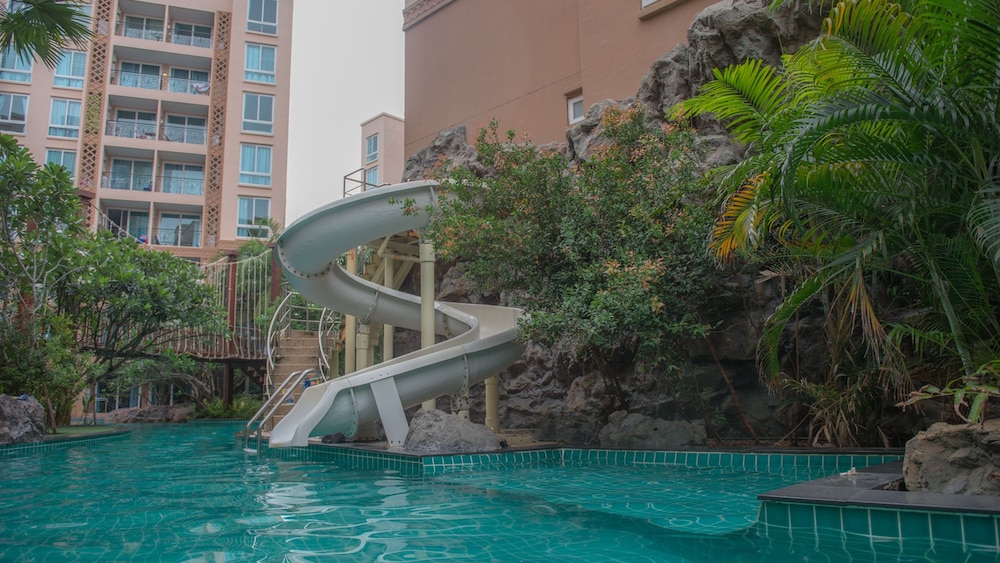 Atlantis Condo Resort Pattaya by Vichairat