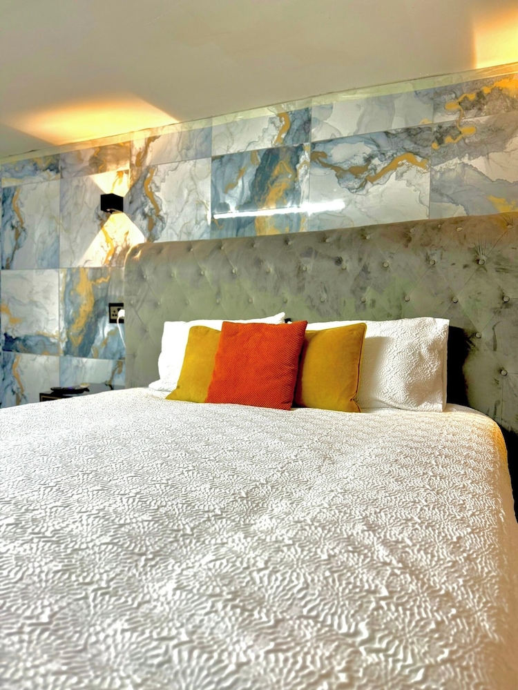 1-bed Apartment - Sleeps 2, Wifi & Central