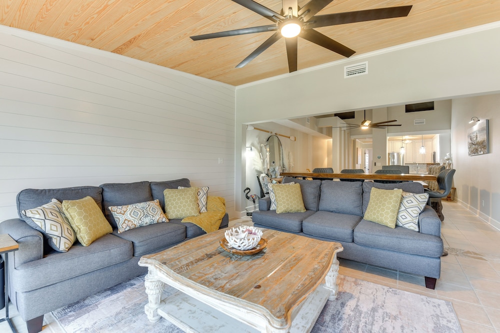 Boat, Fish & Walk to Beach: Waterfront Destin Gem!