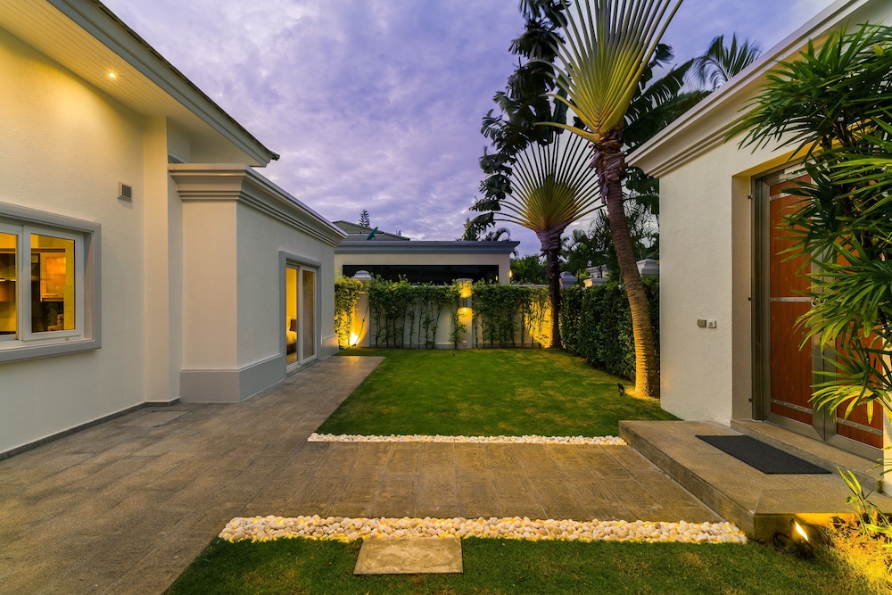 Luxury Pool Villa 608