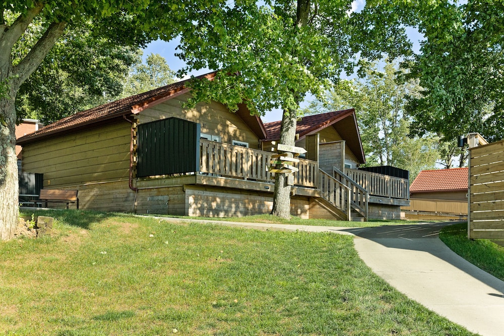 Edinboro Lake Resort Cabins