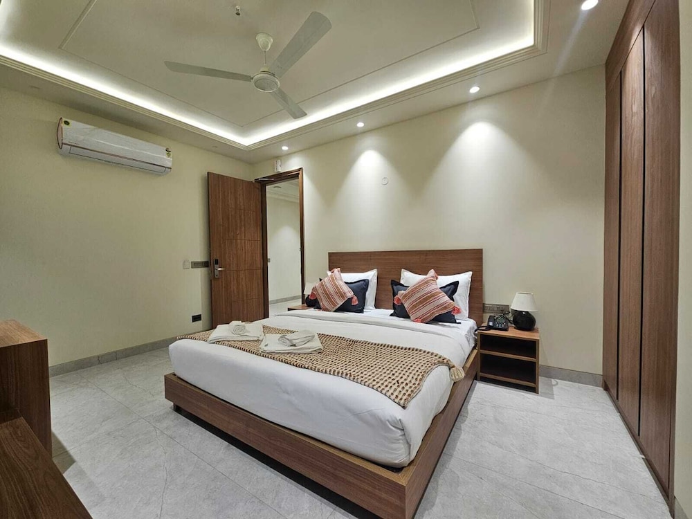 Hotel Dwellr