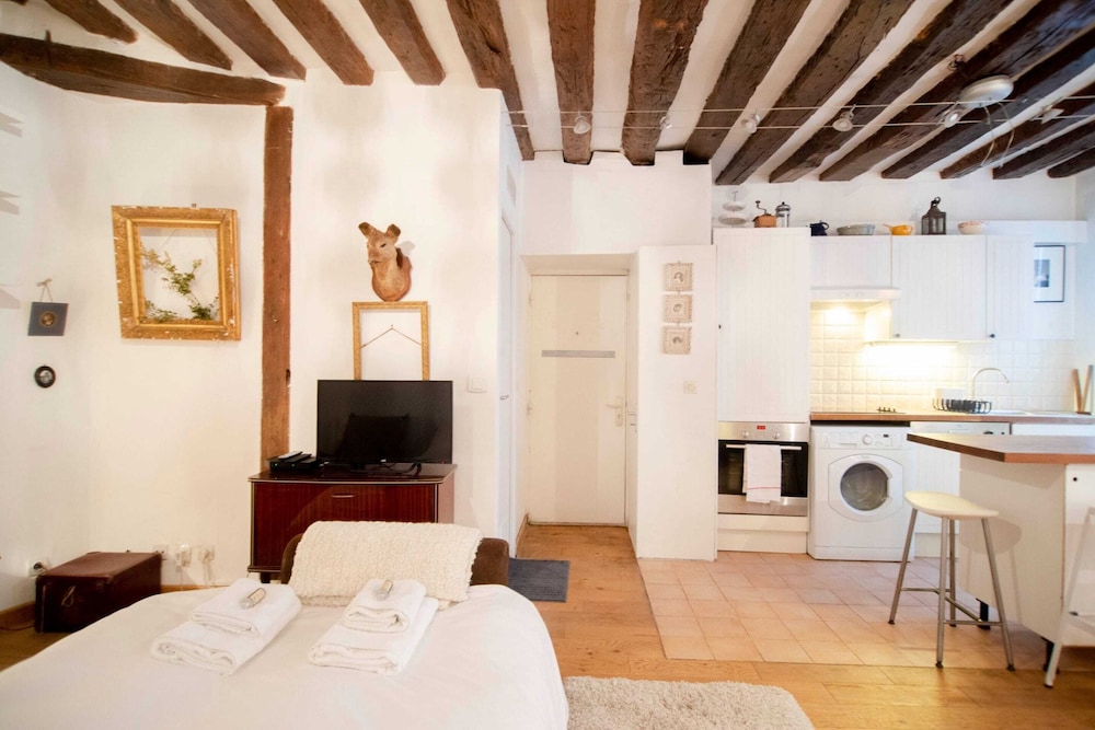 Bright and Spacious Notting Hill Nest