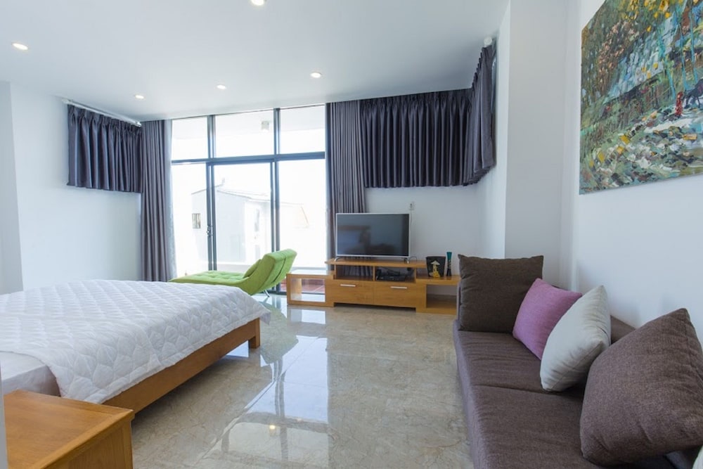 Villa Royal 2 view 5