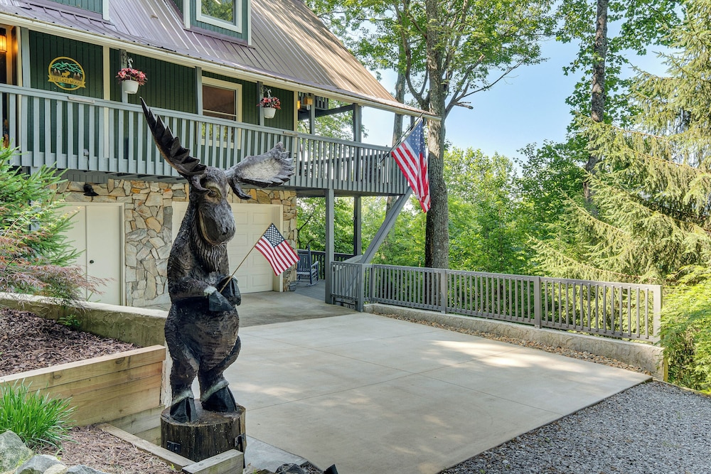 Decks + Lake Access: Scenic North Carolina Retreat