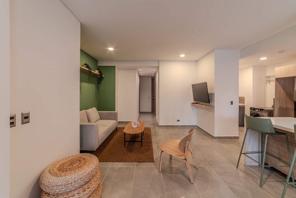 w Spacious 3BR w Outdoor Dining Terrace in Laureles