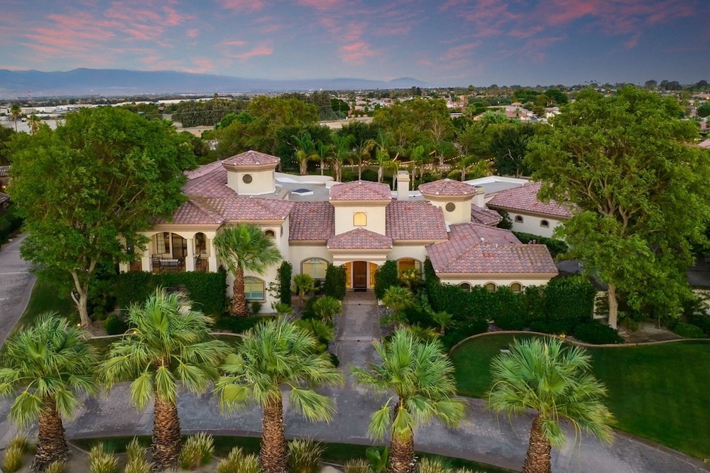 Villa Verbena by Avantstay Expansive Estate w B-ball Court Pool Spa Entertainer s Yard