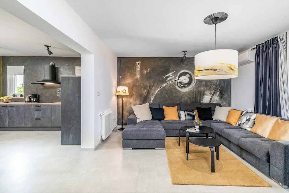 Villa Rosewood