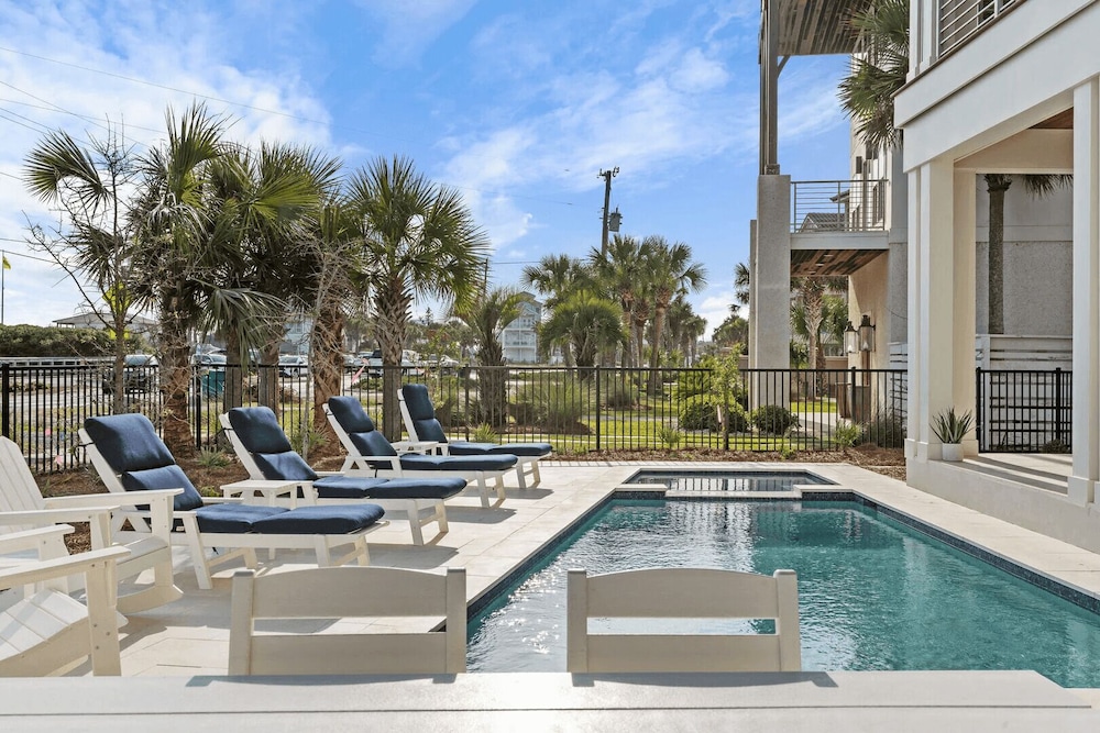 30A Beach Getaway by Avantstay Gulf Views + Pool Golf Cart + Bonfires