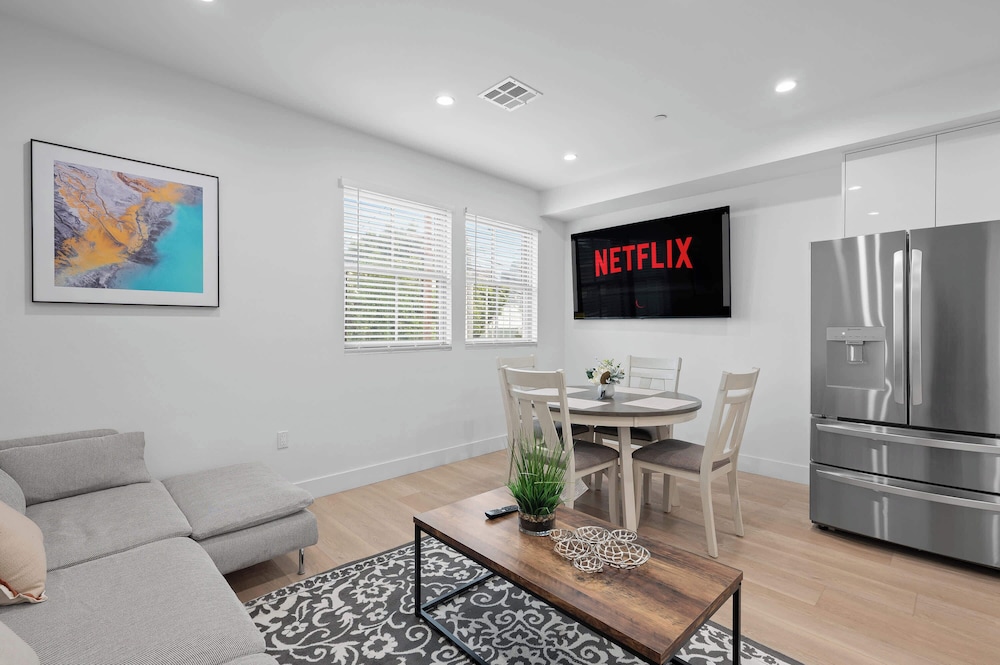 Not Affected by the Fire/modern 5BR Home With Full Amenities & Parking #2