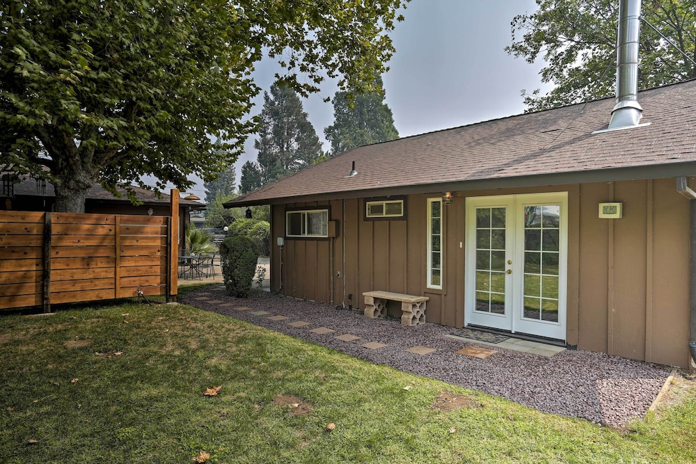 Modern Entertainment Getaway Off Sacramento River! view 4