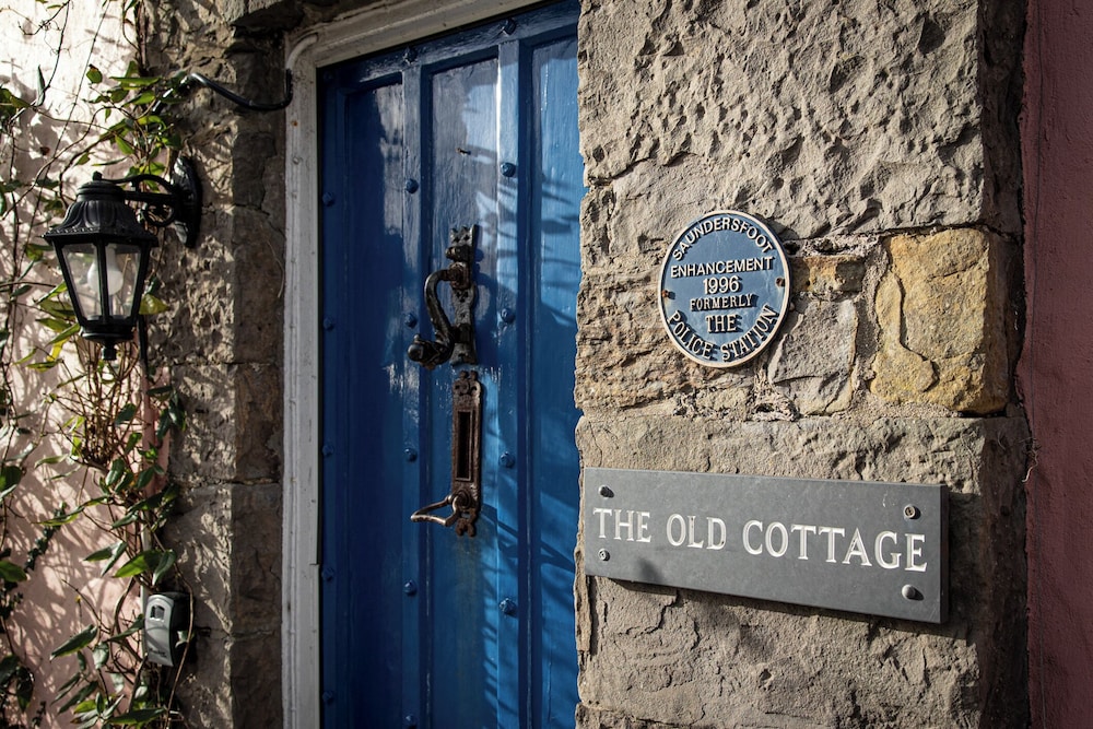 The Old Cottage - Central Location Near the Beach
